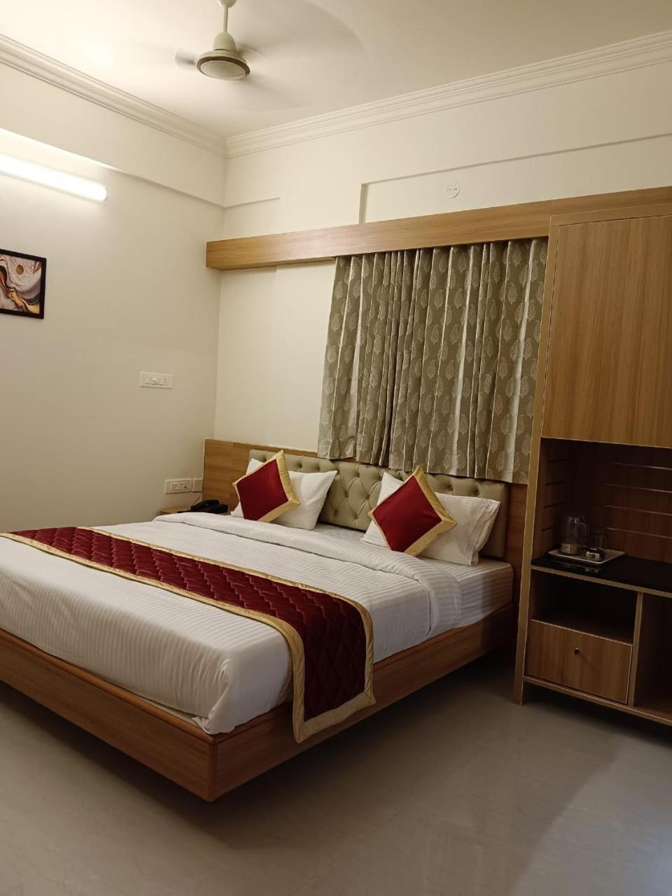 Krishna Inn Bangalore Ngoại thất bức ảnh