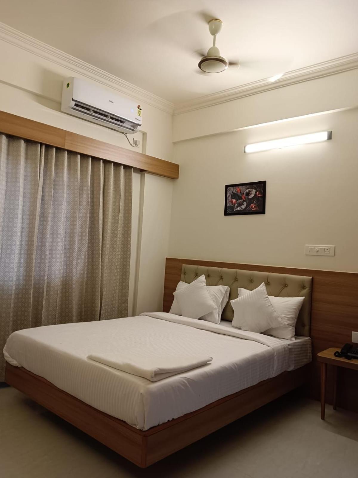 Krishna Inn Bangalore Ngoại thất bức ảnh